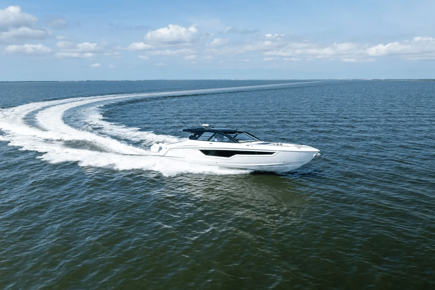 2025 Cruisers Yachts 50 GLS Outboard Image Thumbnail #19