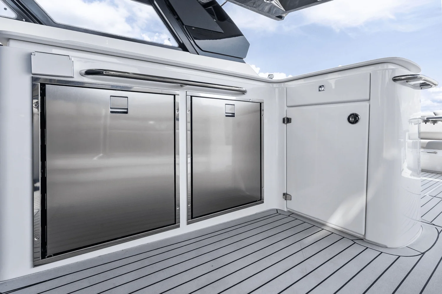 2025 Cruisers Yachts 50 GLS Outboard Image Thumbnail #49