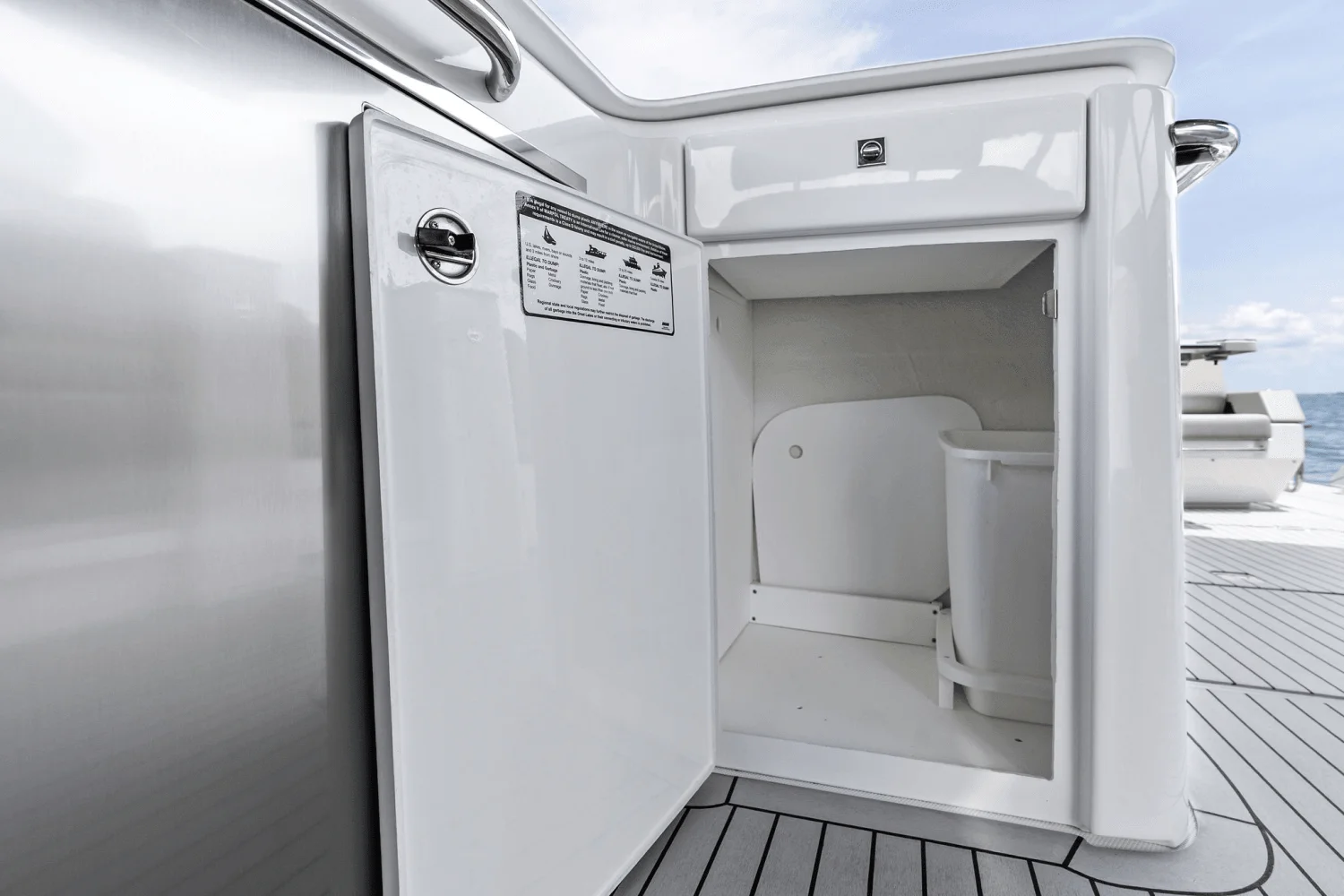 2025 Cruisers Yachts 50 GLS Outboard Image Thumbnail #51