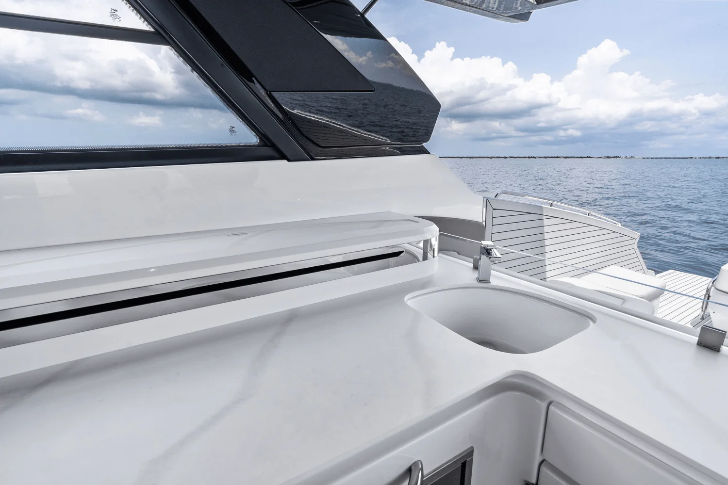 2025 Cruisers Yachts 50 GLS Outboard Image Thumbnail #48