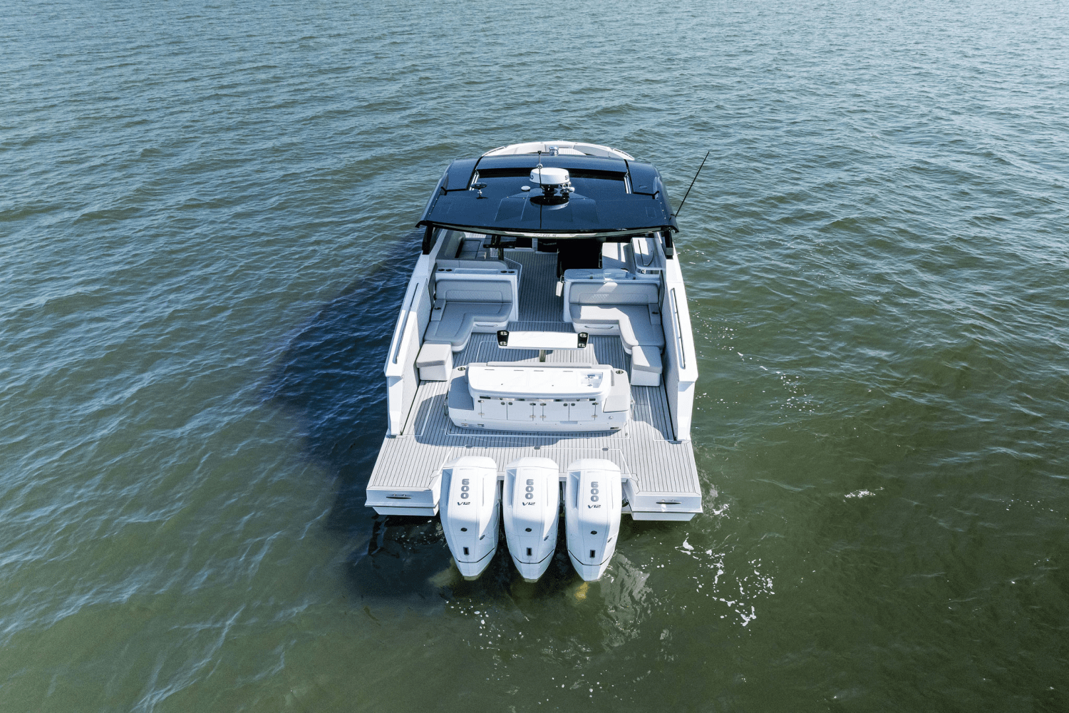 2025 Cruisers Yachts 50 GLS Outboard Image Thumbnail #3