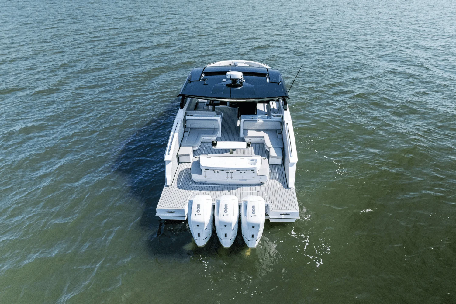 2025 Cruisers Yachts 50 GLS Outboard Image Thumbnail #3