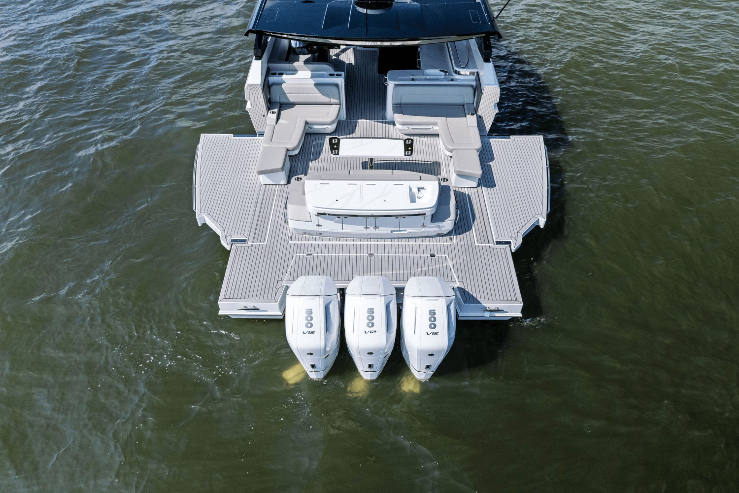 2025 Cruisers Yachts 50 GLS Outboard Image Thumbnail #13