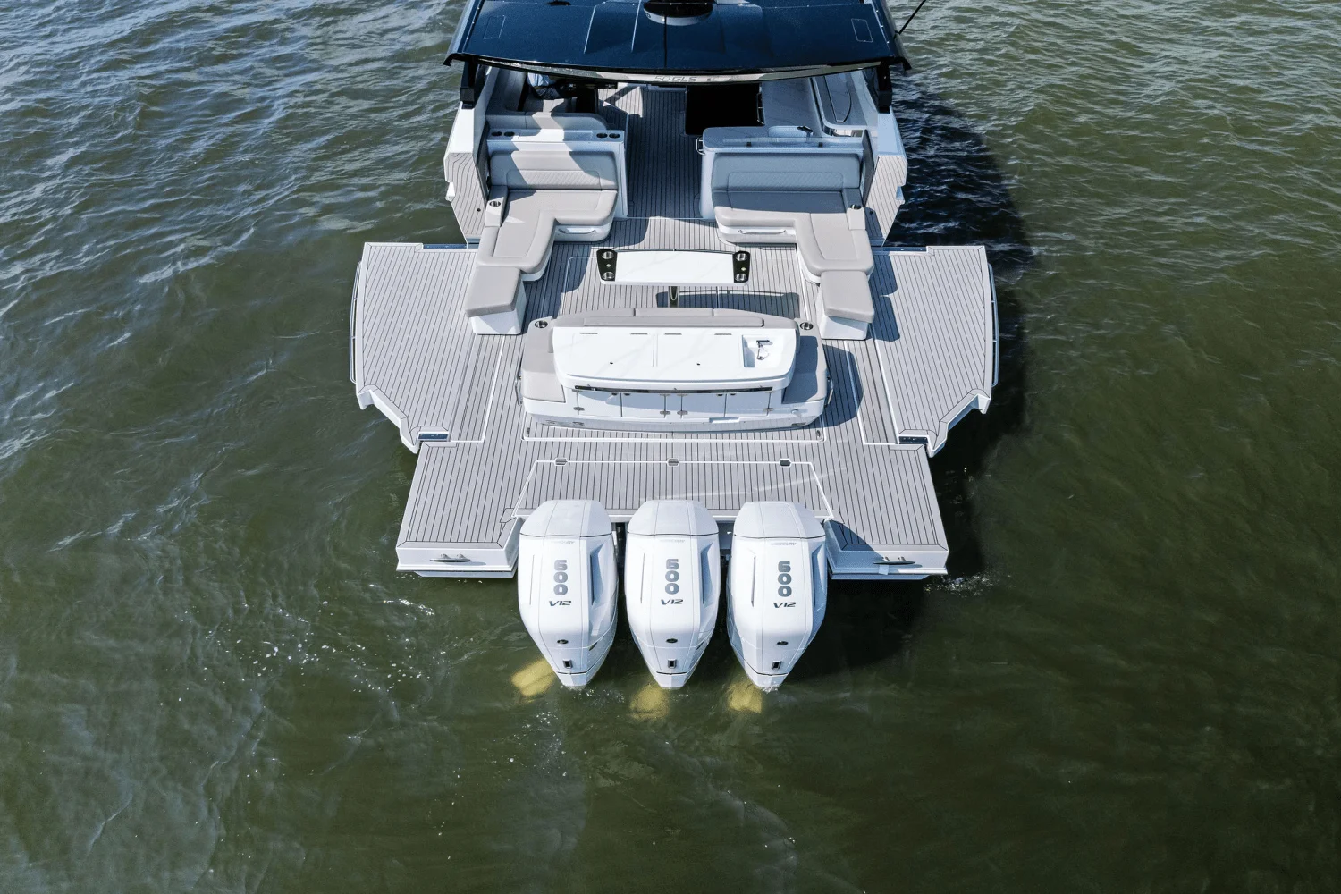 2025 Cruisers Yachts 50 GLS Outboard Image Thumbnail #13