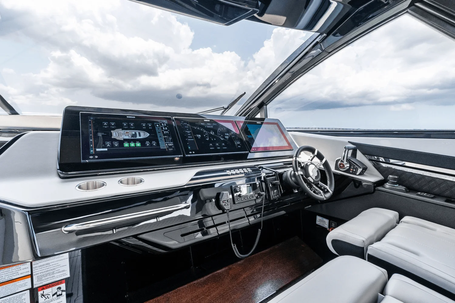 2025 Cruisers Yachts 50 GLS Outboard Image Thumbnail #56