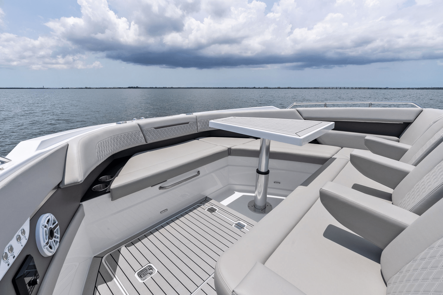 2025 Cruisers Yachts 50 GLS Outboard Image Thumbnail #65