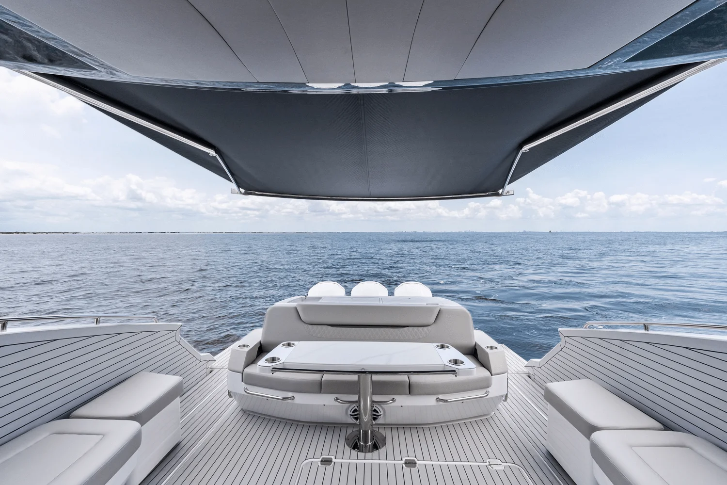 2025 Cruisers Yachts 50 GLS Outboard Image Thumbnail #81