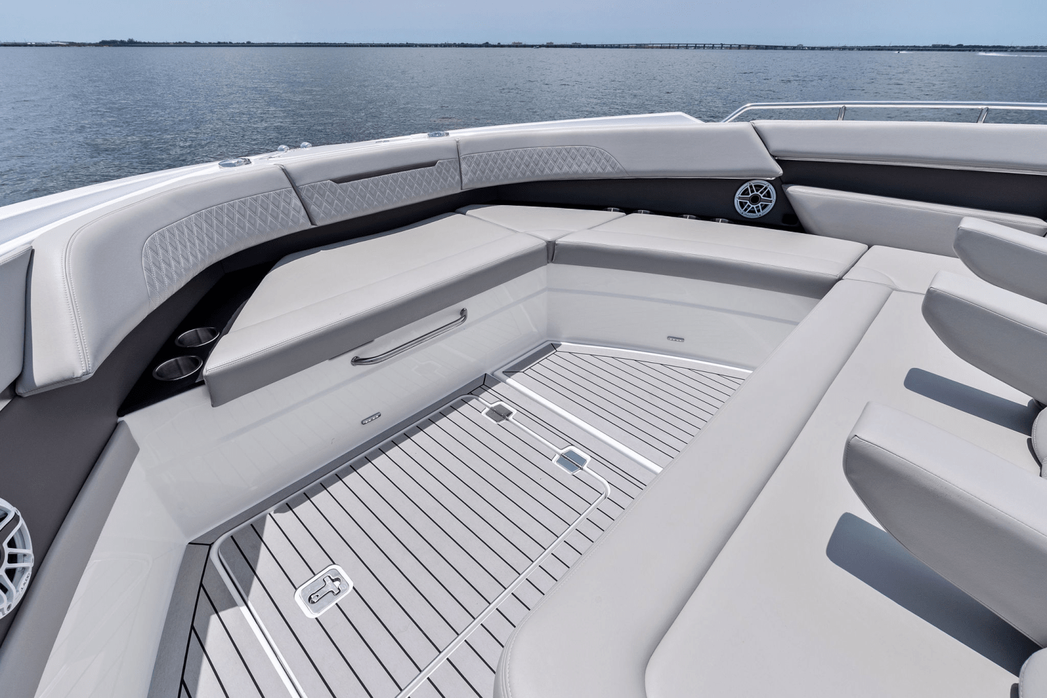 2025 Cruisers Yachts 50 GLS Outboard Image Thumbnail #71