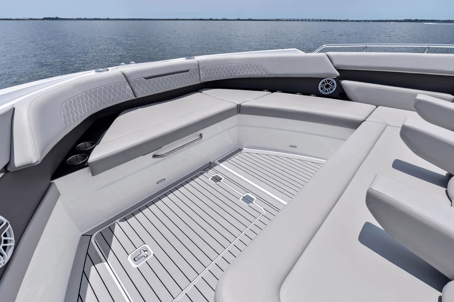 2025 Cruisers Yachts 50 GLS Outboard Image Thumbnail #71