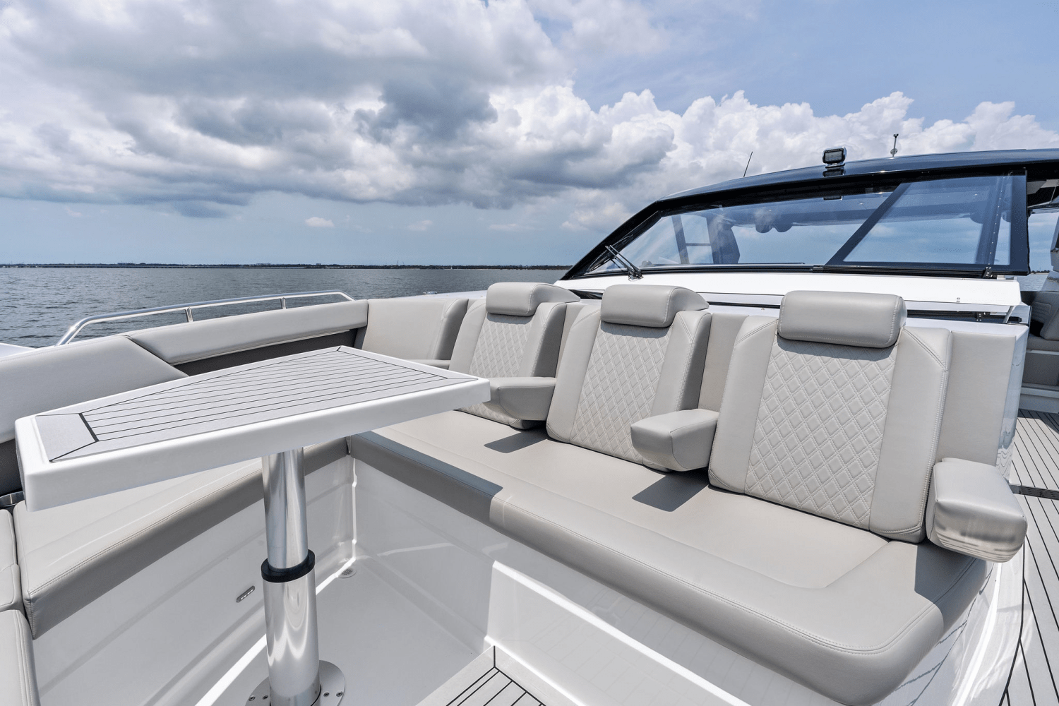 2025 Cruisers Yachts 50 GLS Outboard Image Thumbnail #66