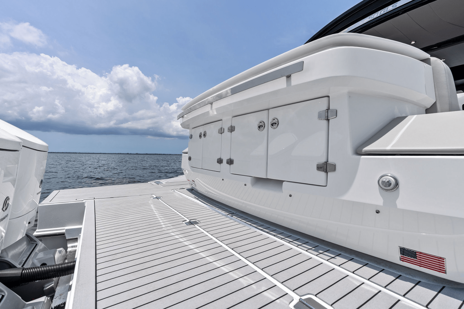 2025 Cruisers Yachts 50 GLS Outboard Image Thumbnail #34