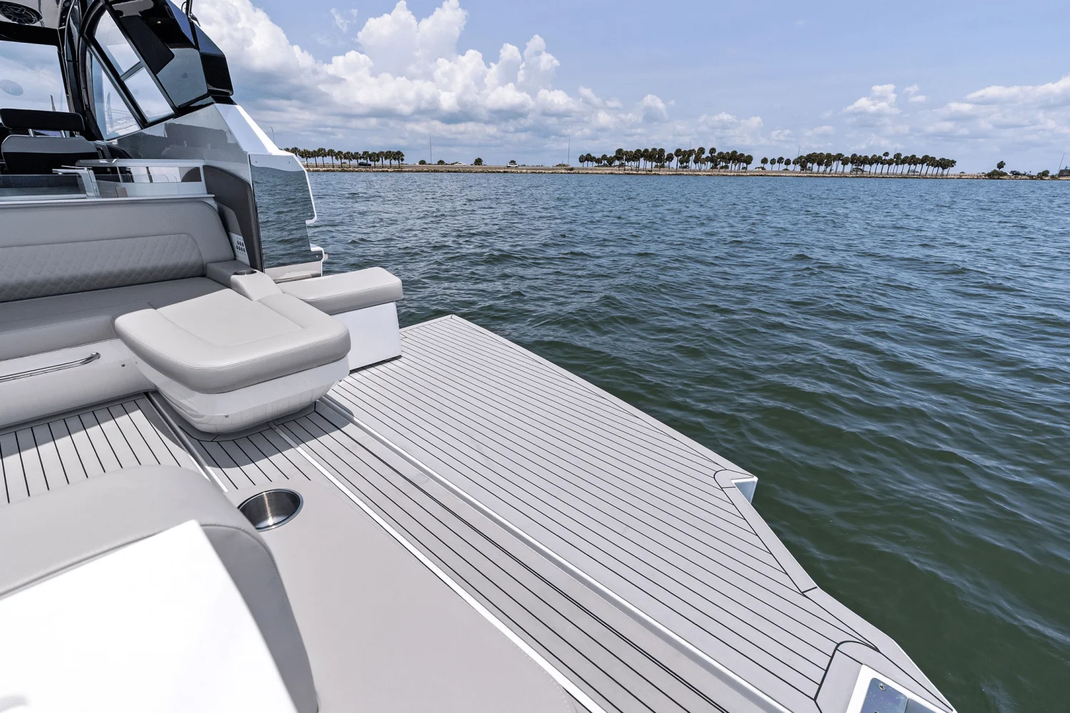 2025 Cruisers Yachts 50 GLS Outboard Image Thumbnail #37