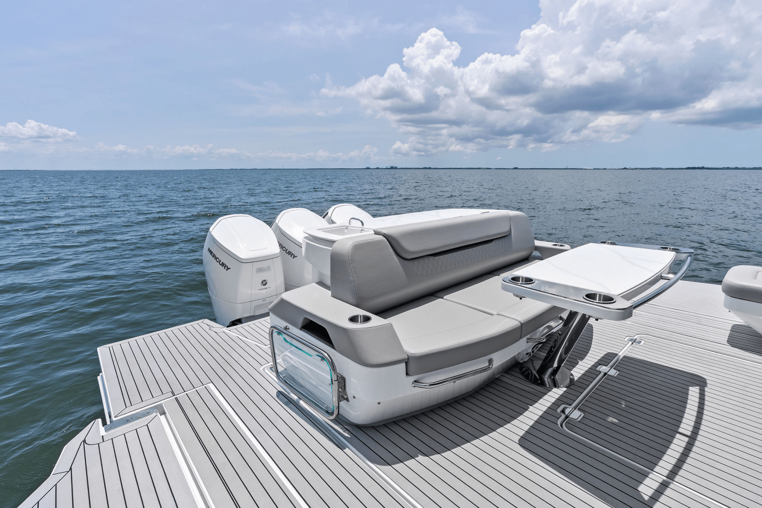 2025 Cruisers Yachts 50 GLS Outboard Image Thumbnail #26