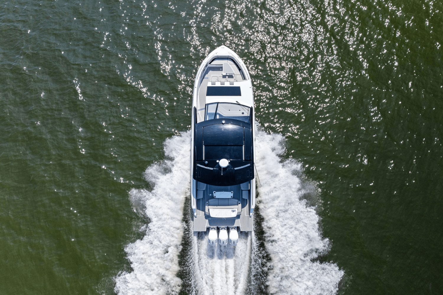 2025 Cruisers Yachts 50 GLS Outboard Image Thumbnail #16