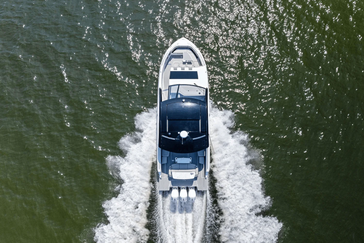 2025 Cruisers Yachts 50 GLS Outboard Image Thumbnail #16