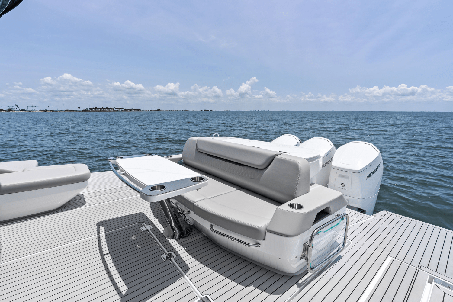 2025 Cruisers Yachts 50 GLS Outboard Image Thumbnail #25