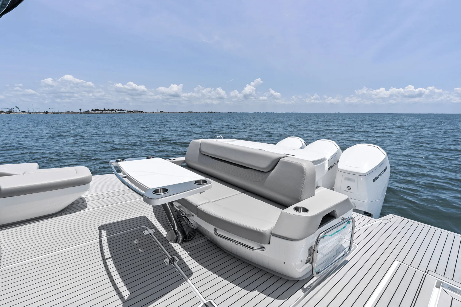2025 Cruisers Yachts 50 GLS Outboard Image Thumbnail #25