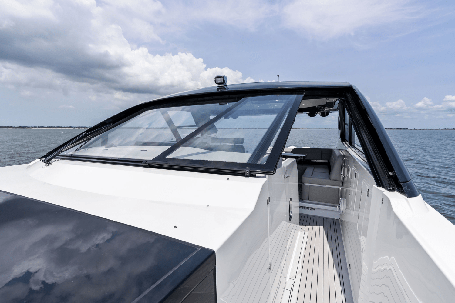 2025 Cruisers Yachts 50 GLS Outboard Image Thumbnail #72