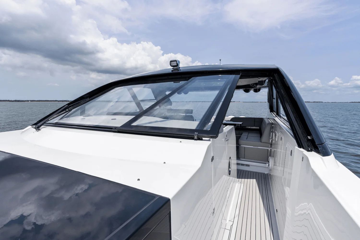 2025 Cruisers Yachts 50 GLS Outboard Image Thumbnail #72