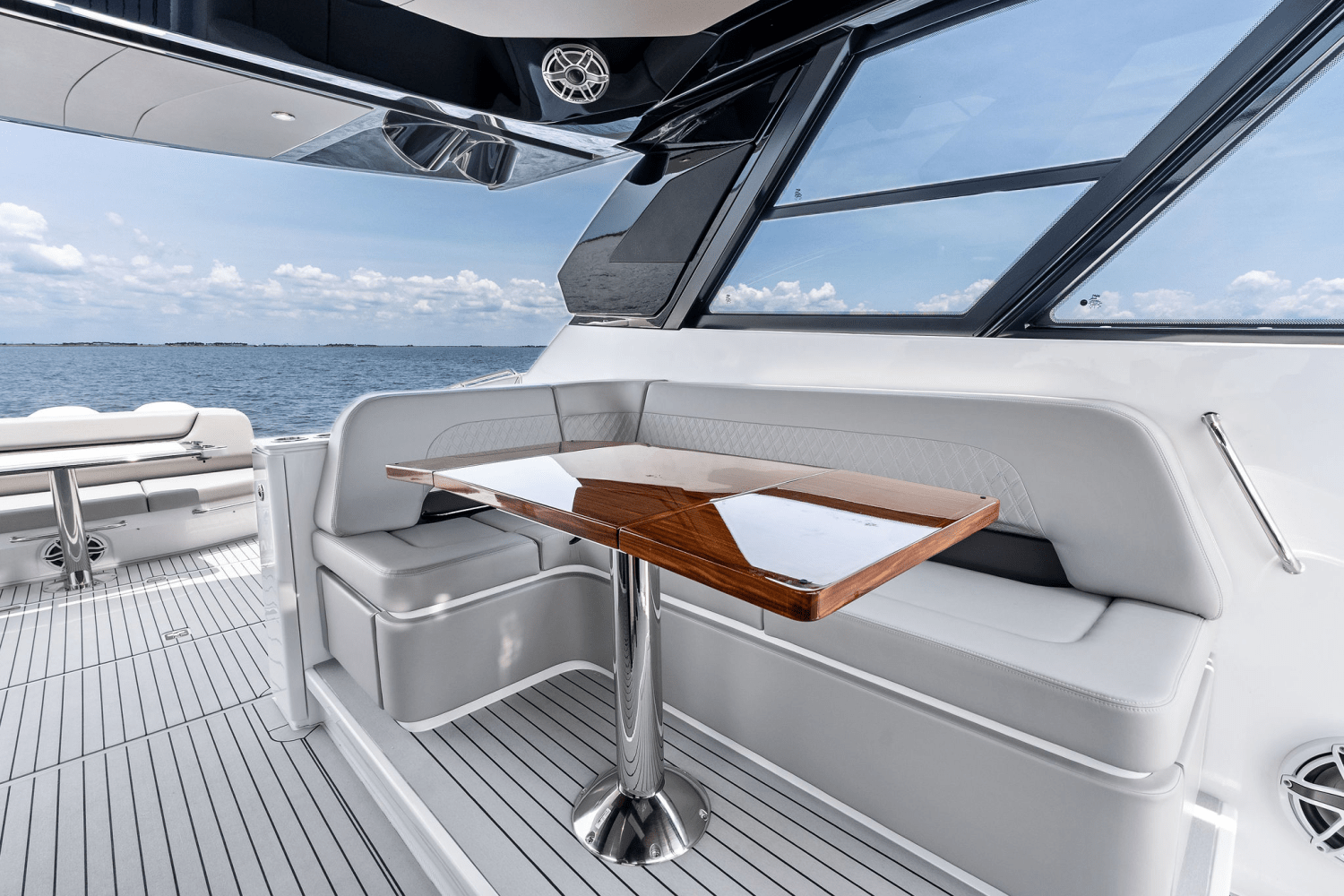 2025 Cruisers Yachts 50 GLS Outboard Image Thumbnail #55