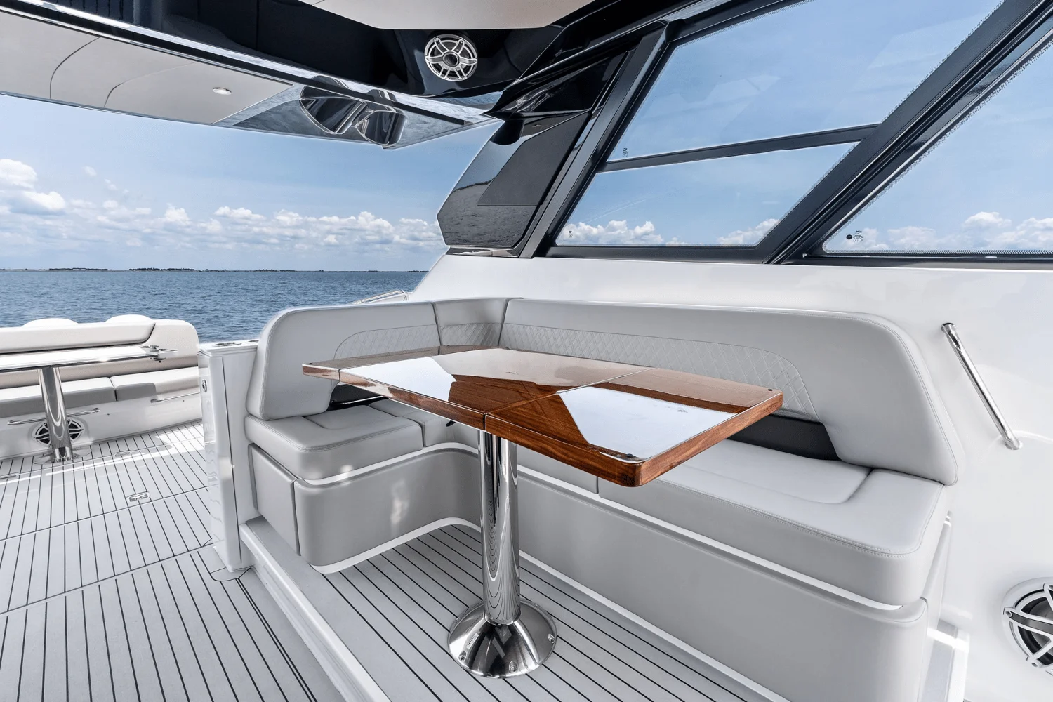 2025 Cruisers Yachts 50 GLS Outboard Image Thumbnail #55