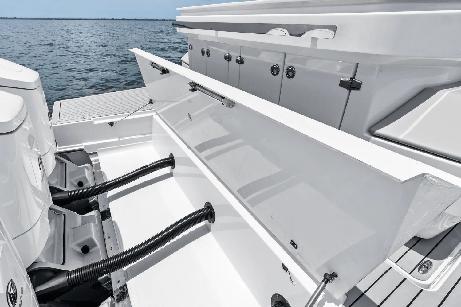 2025 Cruisers Yachts 50 GLS Outboard Image Thumbnail #33