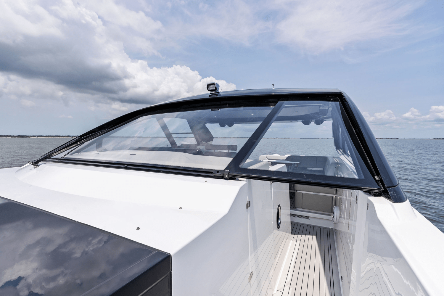 2025 Cruisers Yachts 50 GLS Outboard Image Thumbnail #73