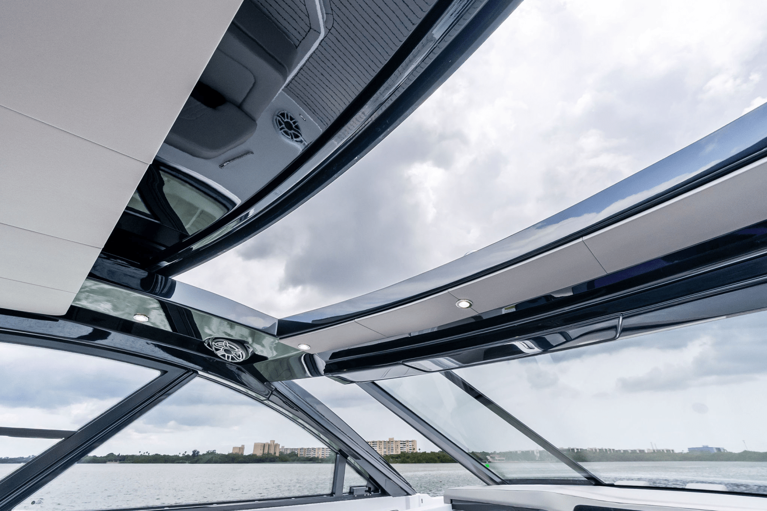 2025 Cruisers Yachts 50 GLS Outboard Image Thumbnail #83