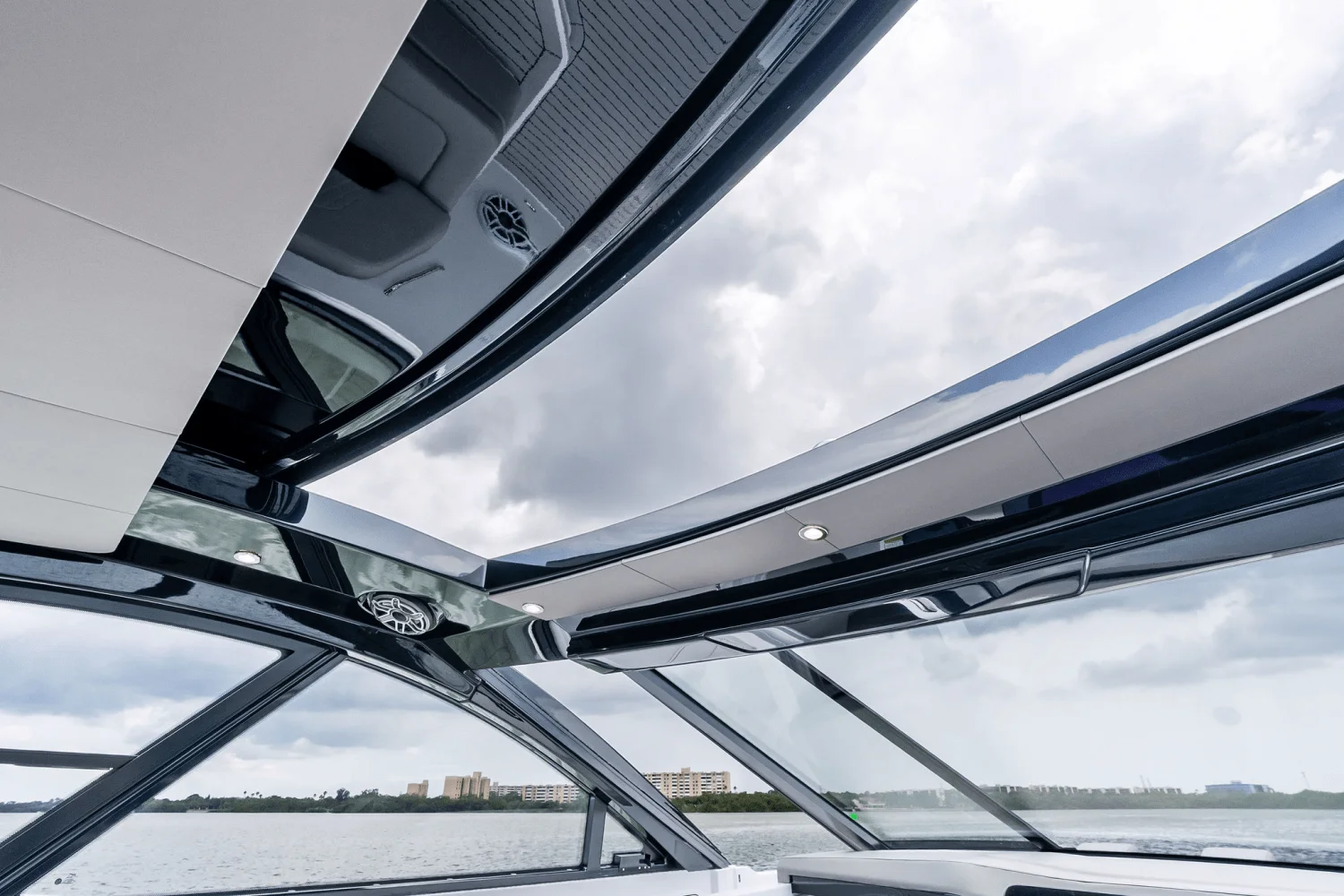 2025 Cruisers Yachts 50 GLS Outboard Image Thumbnail #83