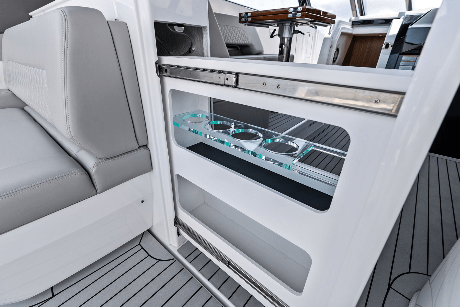 2025 Cruisers Yachts 50 GLS Outboard Image Thumbnail #39