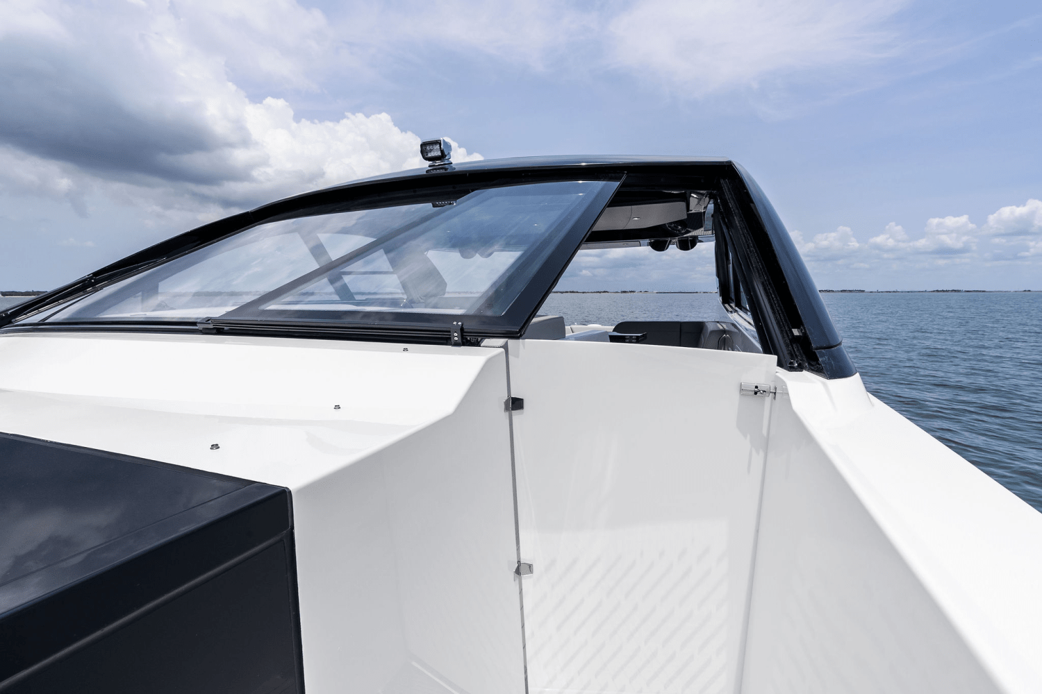 2025 Cruisers Yachts 50 GLS Outboard Image Thumbnail #74