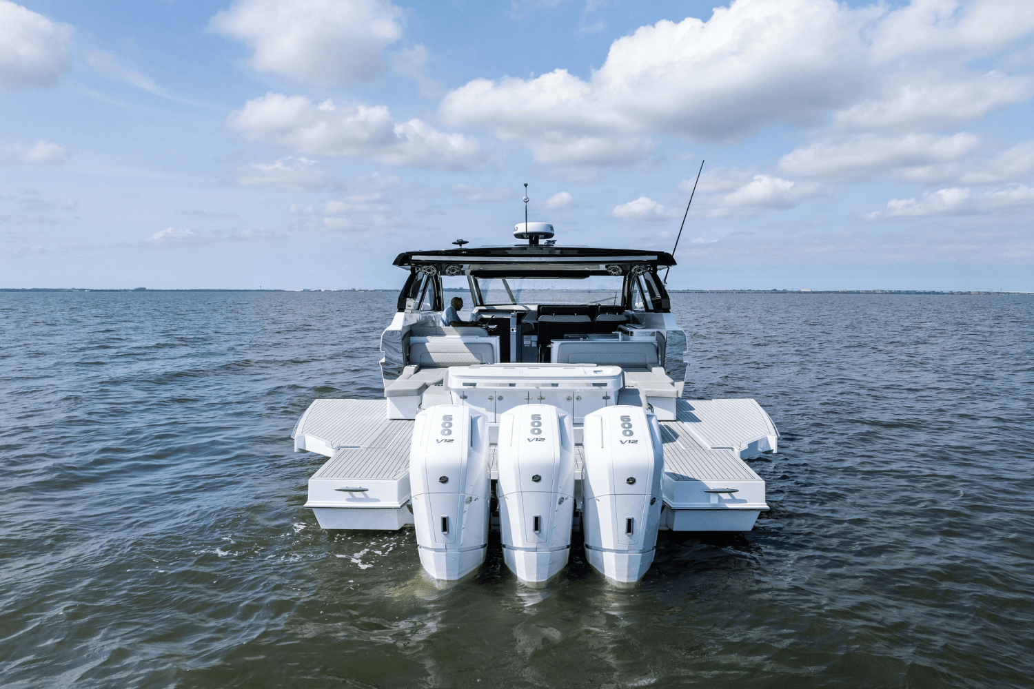 2025 Cruisers Yachts 50 GLS Outboard Image Thumbnail #12