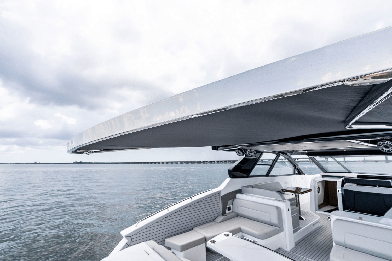 2025 Cruisers Yachts 50 GLS Outboard Image Thumbnail #82