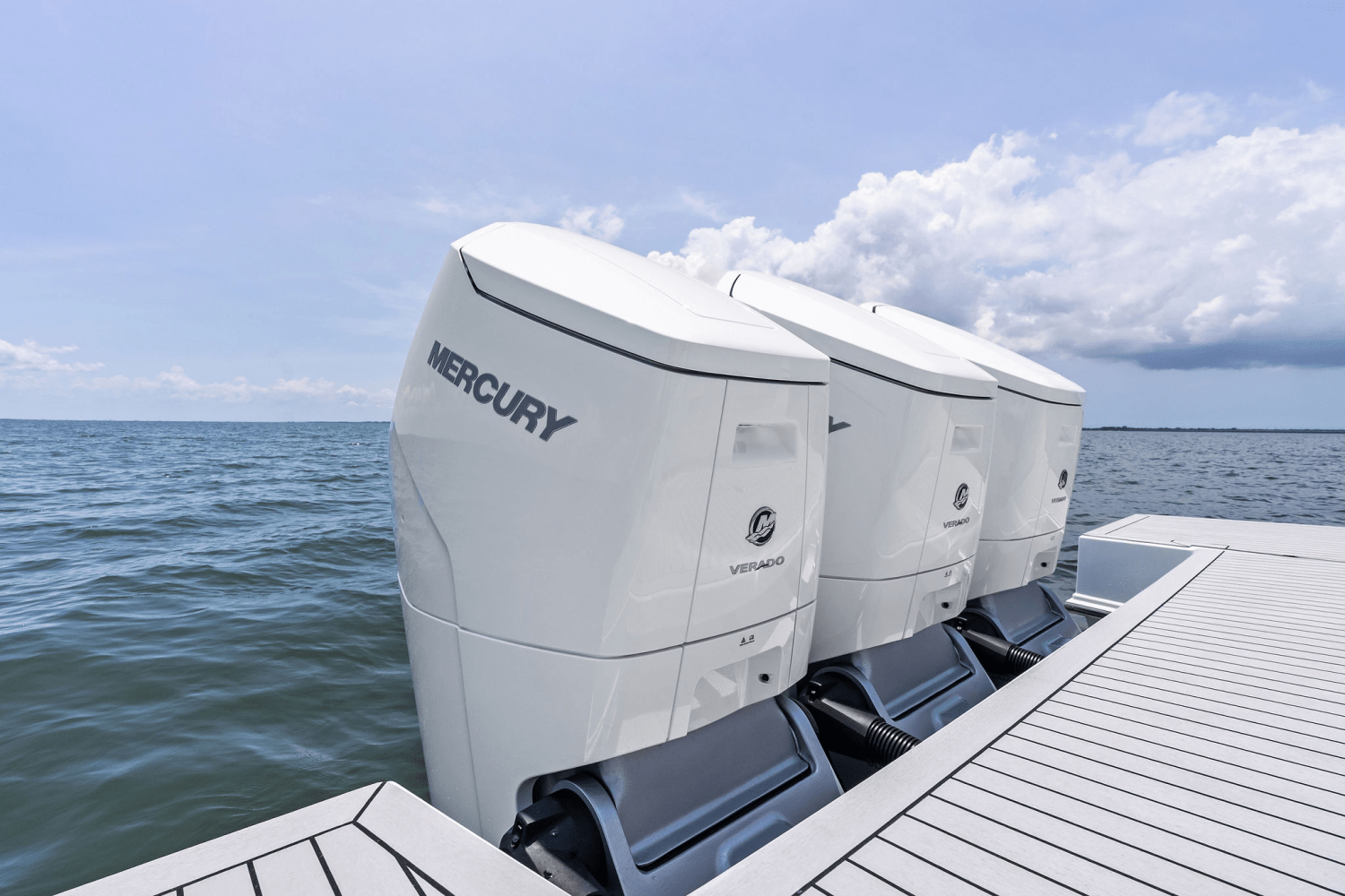 2025 Cruisers Yachts 50 GLS Outboard Image Thumbnail #32