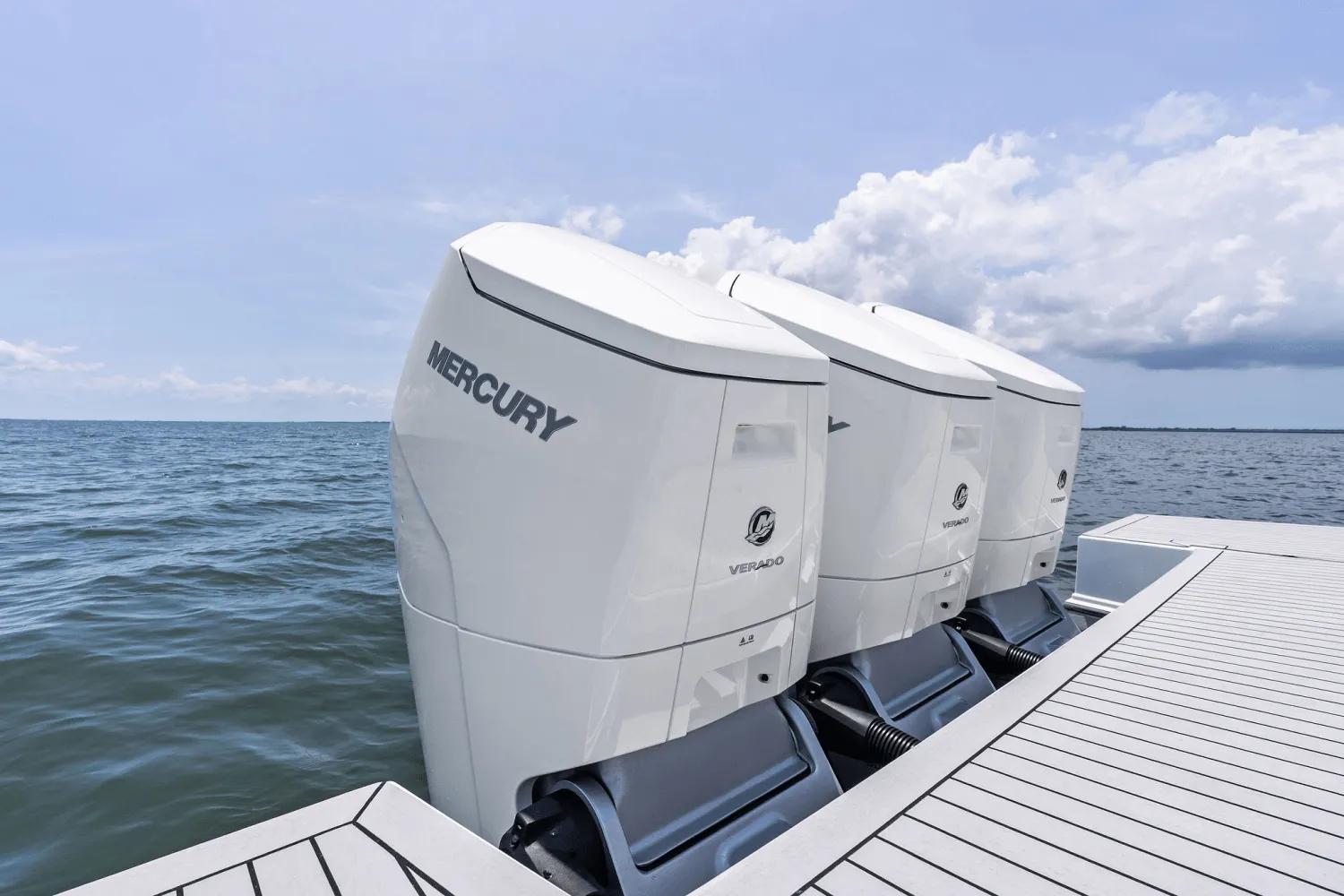 2025 Cruisers Yachts 50 GLS Outboard Image Thumbnail #32