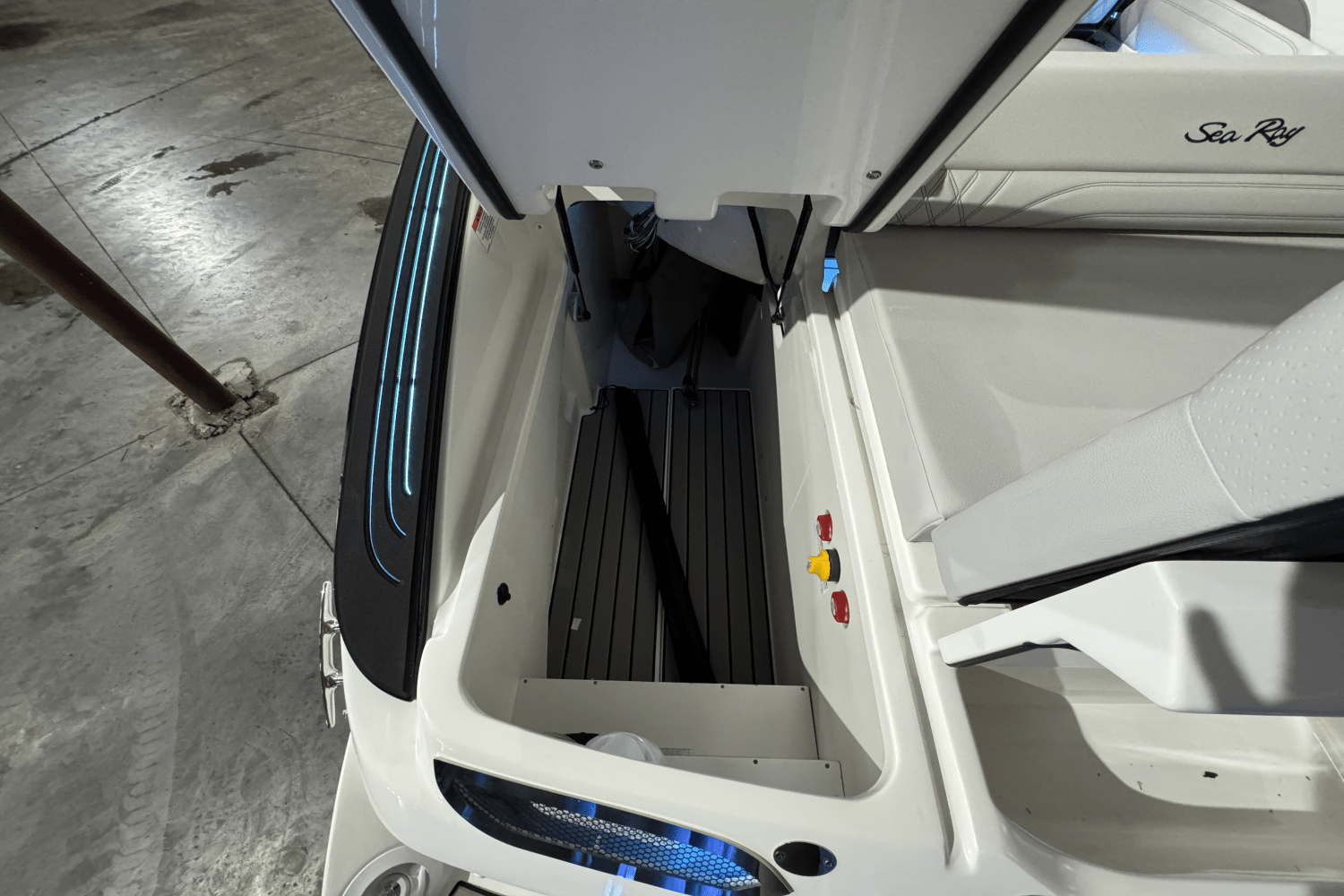 2025 Sea Ray SLX 260 Image Thumbnail #11