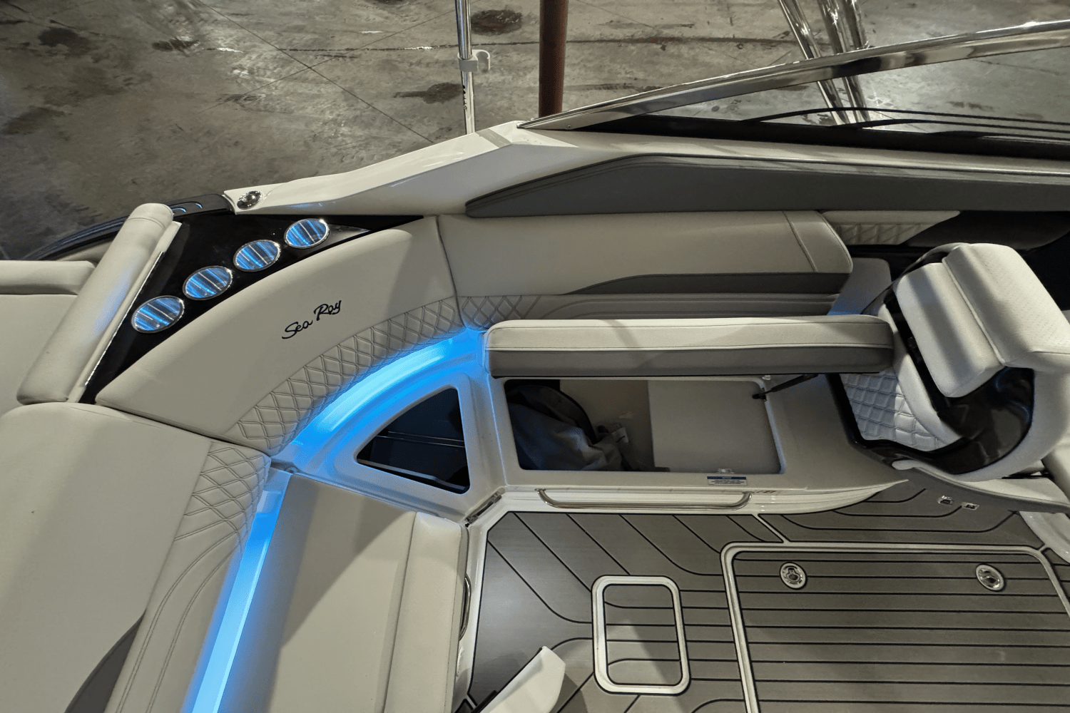 2025 Sea Ray SLX 260 Image Thumbnail #17