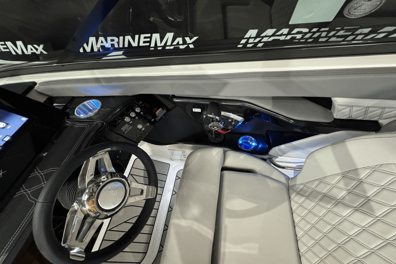 2025 Sea Ray SLX 260 Image Thumbnail #36