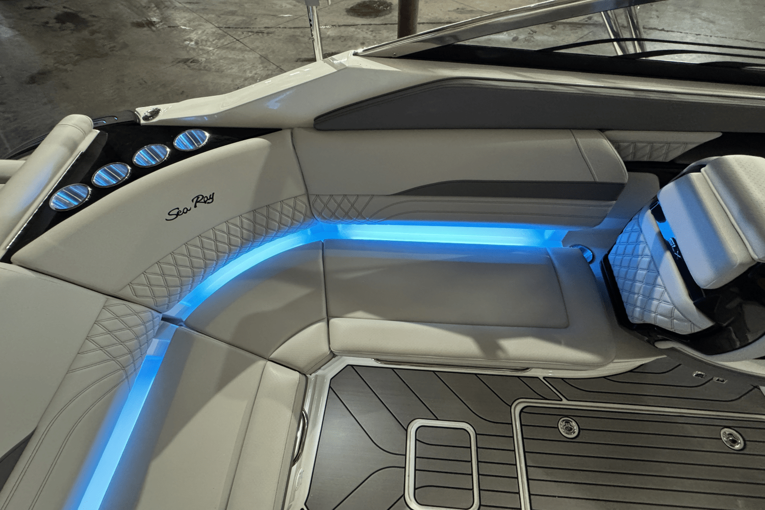2025 Sea Ray SLX 260 Image Thumbnail #18