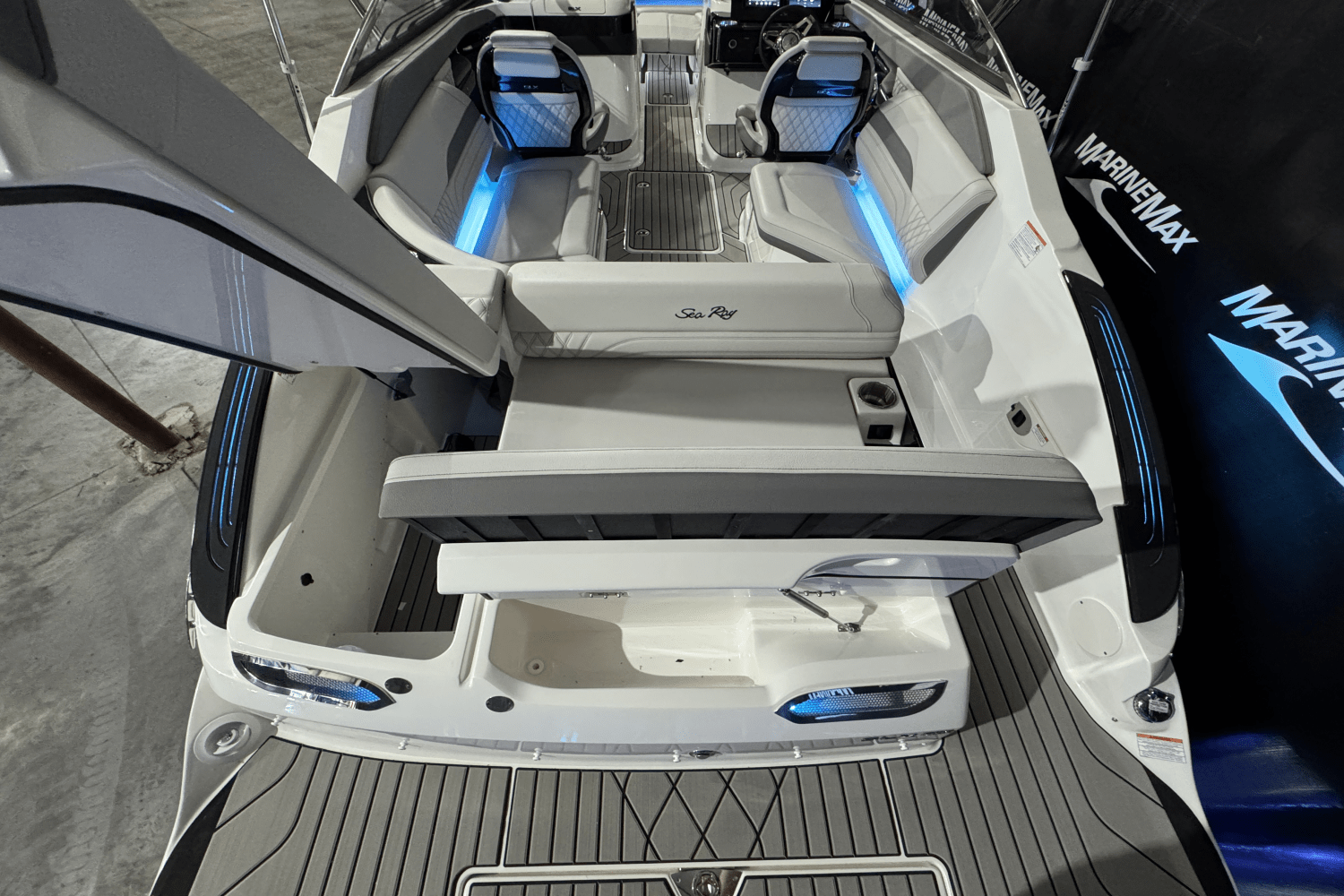 2025 Sea Ray SLX 260 Image Thumbnail #10