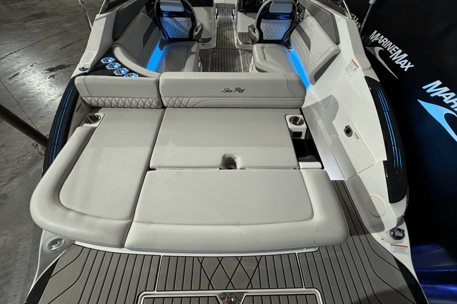 2025 Sea Ray SLX 260 Image Thumbnail #9