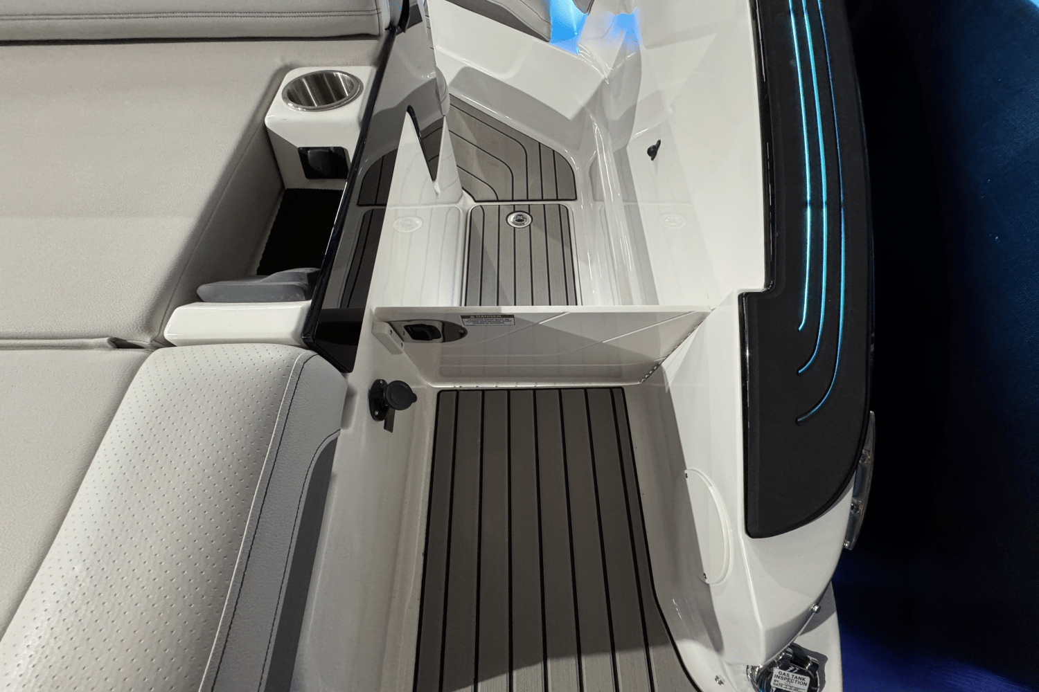 2025 Sea Ray SLX 260 Image Thumbnail #14