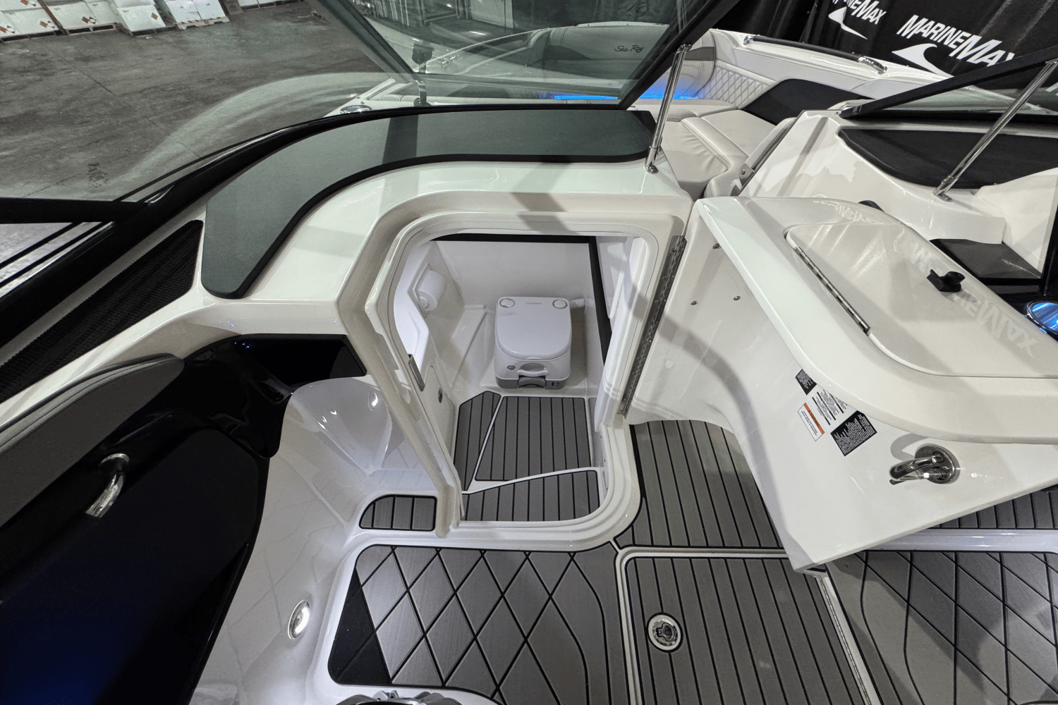 2025 Sea Ray SLX 260 Image Thumbnail #28