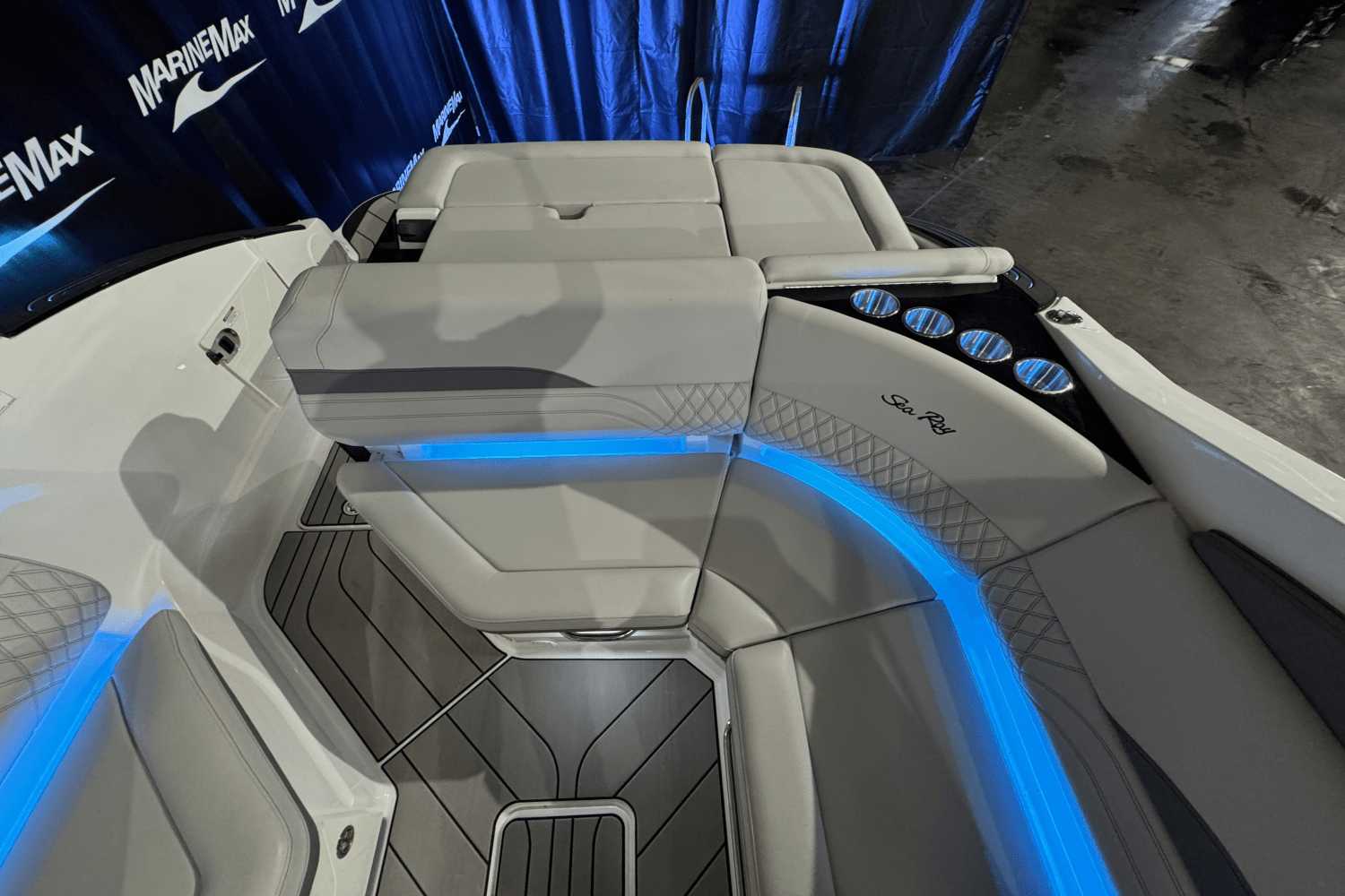 2025 Sea Ray SLX 260 Image Thumbnail #16