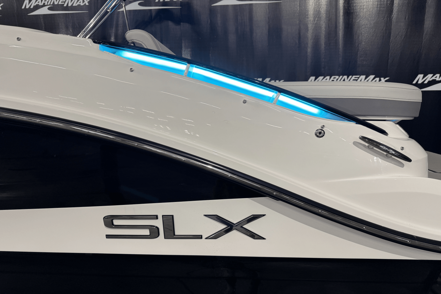 2025 Sea Ray SLX 260 Image Thumbnail #4