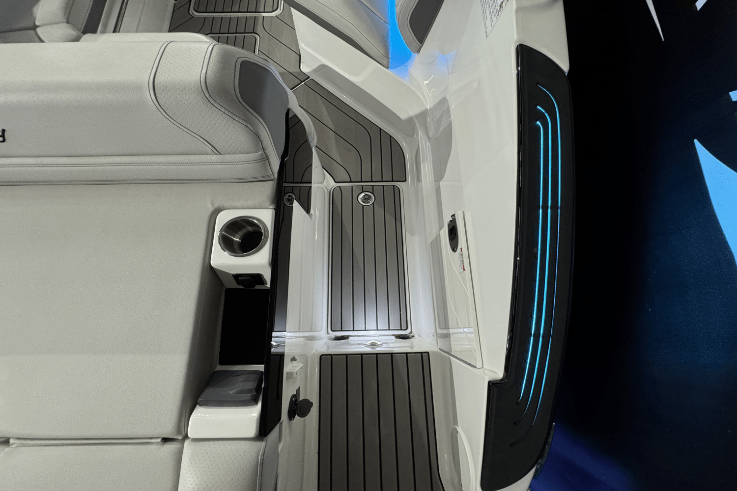2025 Sea Ray SLX 260 Image Thumbnail #13
