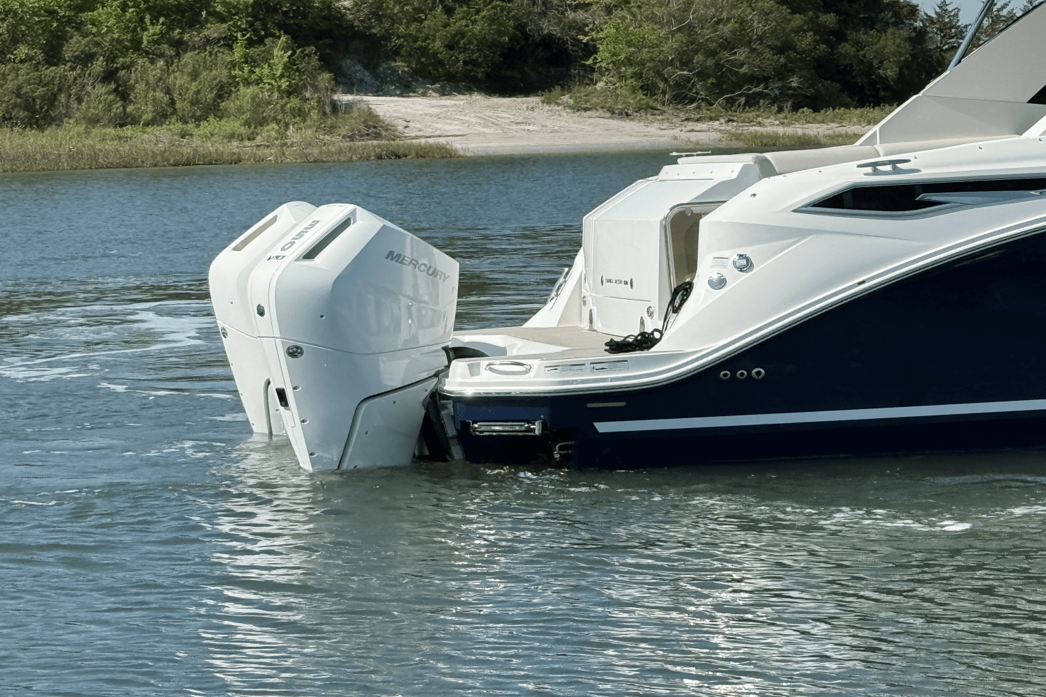 2025 Sea Ray Sundancer 320 Outboard Image Thumbnail #6