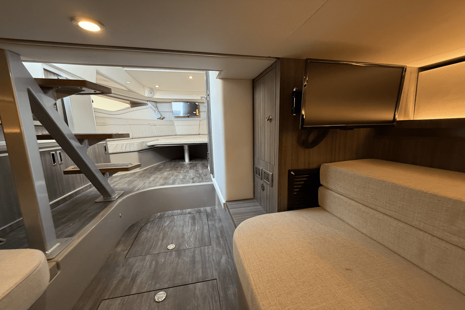 2025 Sea Ray Sundancer 320 Outboard Image Thumbnail #30