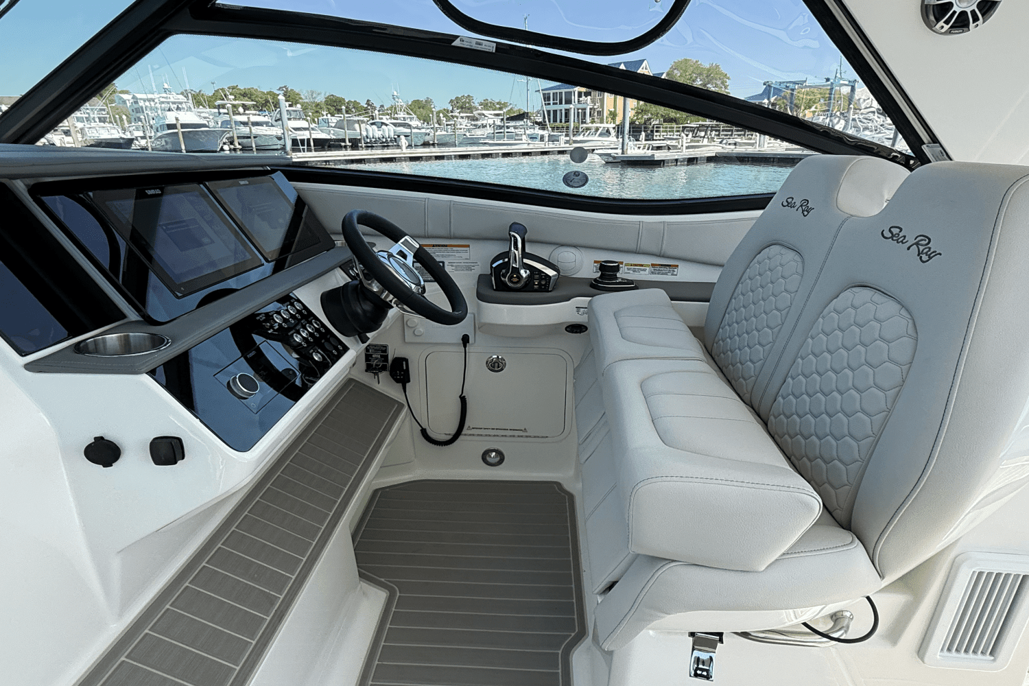 2025 Sea Ray Sundancer 320 Outboard Image Thumbnail #19