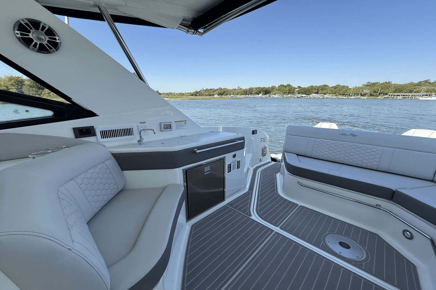 2025 Sea Ray Sundancer 320 Outboard Image Thumbnail #14